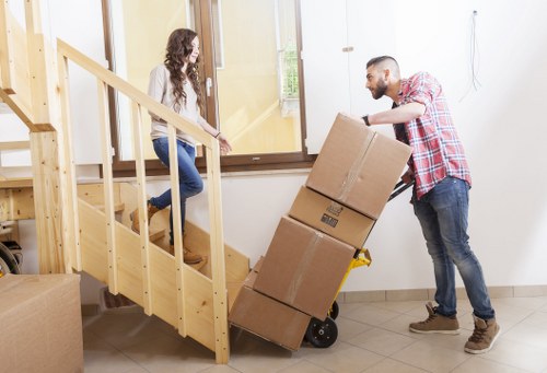 Load-based removal van estimate for local property move
