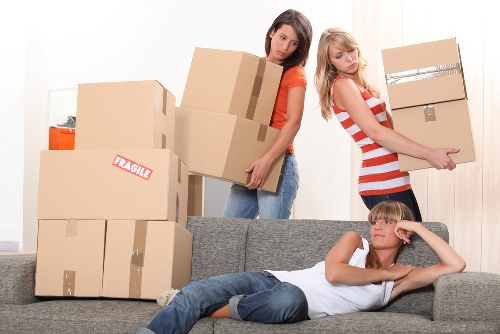 Packing and unloading assistance for a local van service